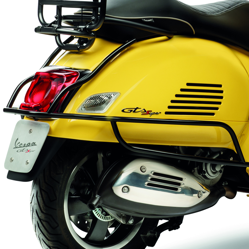 Barra di protezione posteriore nera per Vespa GTS